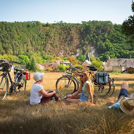 ホテルLe Bon Laboureur Saint-Léonard-des-Bois エクステリア 写真