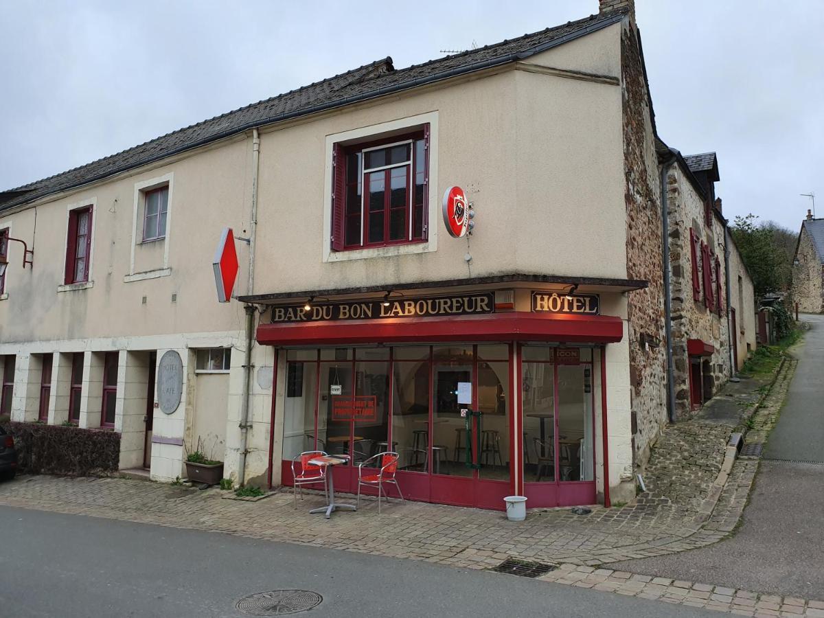 ホテルLe Bon Laboureur Saint-Léonard-des-Bois エクステリア 写真